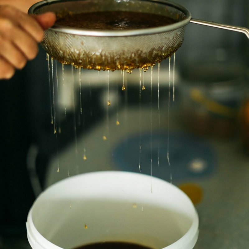 Filtering process of manuka honey